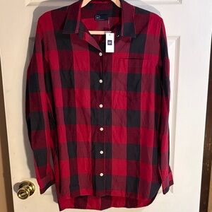 GAP women’s  Red and Black Plaid Button-Down Shirt Large NWT